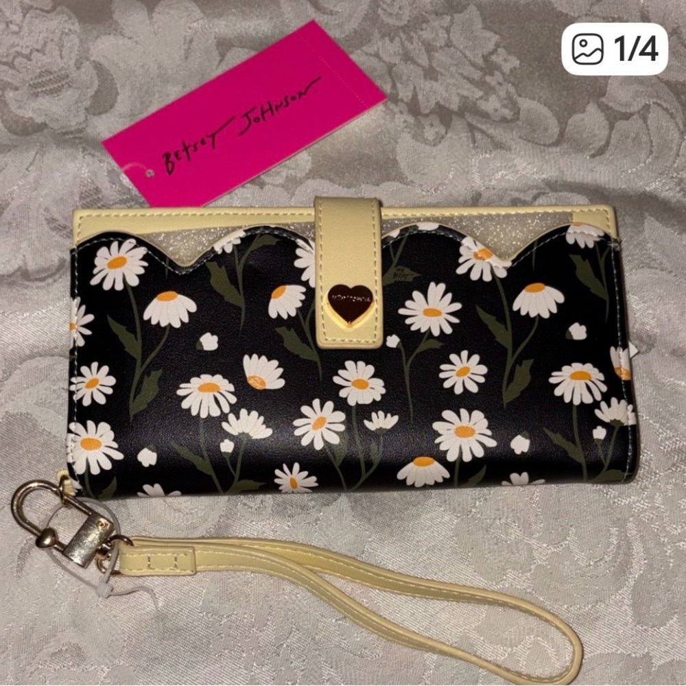 Betsey Johnson Xopixie Daisy Bifold Wallet